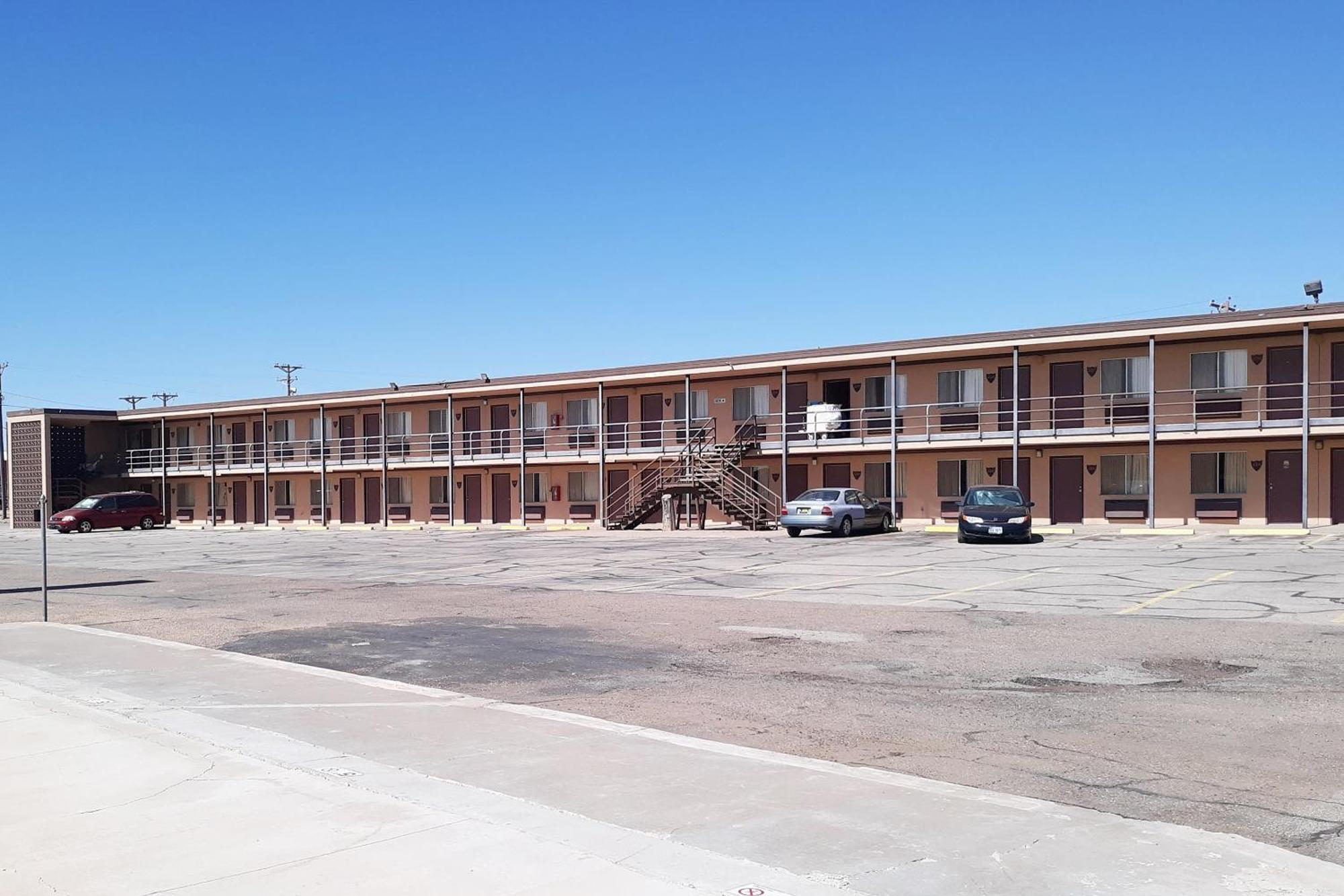 Oyo Hotel Kings At Clovis Bagian luar foto