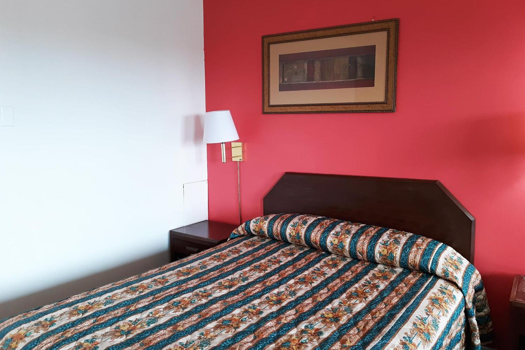 Oyo Hotel Kings At Clovis Bagian luar foto
