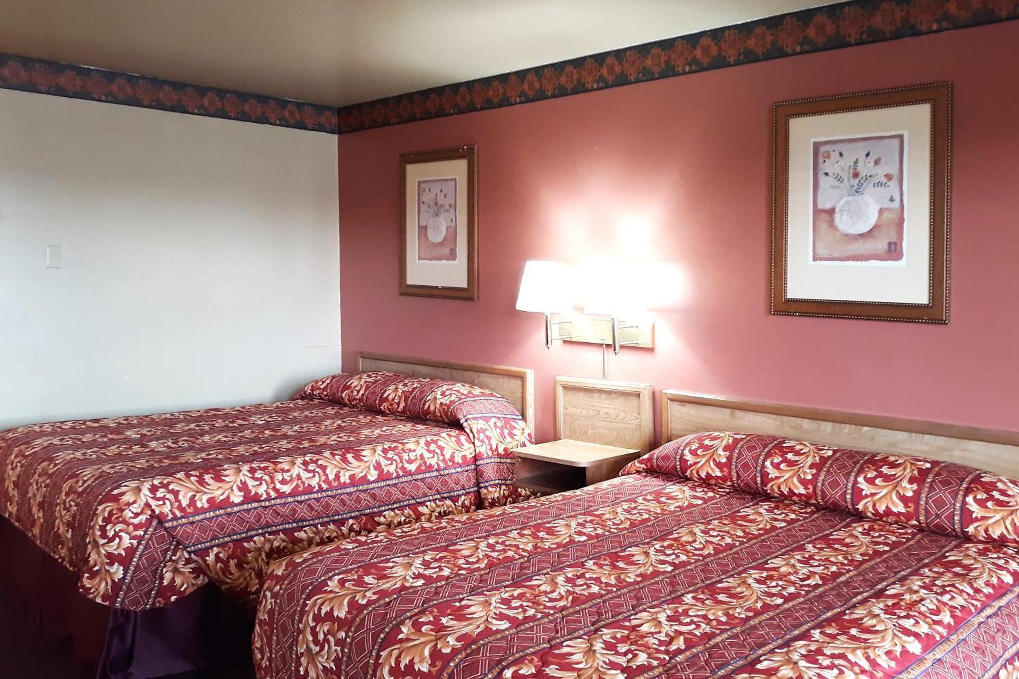 Oyo Hotel Kings At Clovis Bagian luar foto