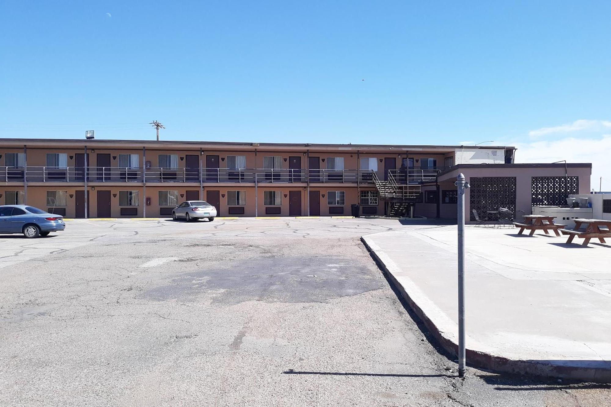 Oyo Hotel Kings At Clovis Bagian luar foto